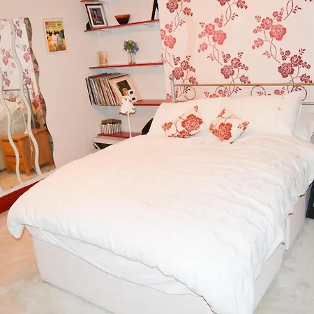 Διαμέρισμα 3 Bedroom House With Free Parking *