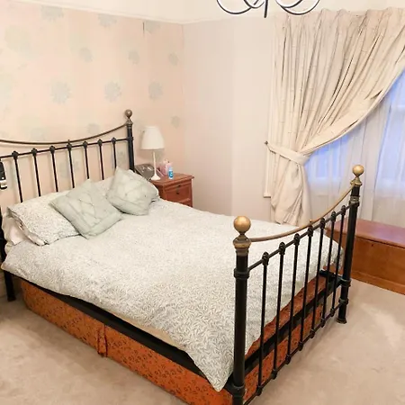 Apartamento 3 Bedroom House With Free Parking