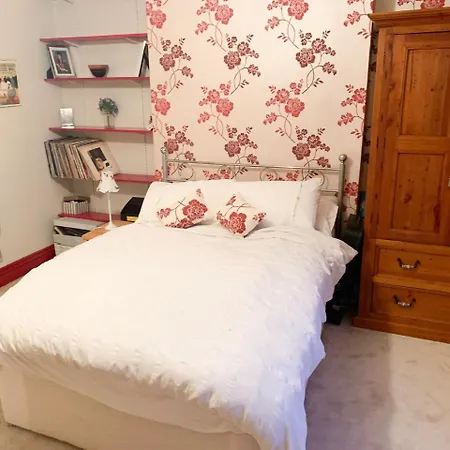 Apartamento 3 Bedroom House With Free Parking